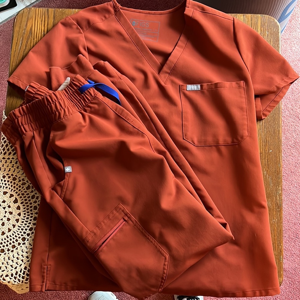 FIGS Burnt Orange Scrub Set